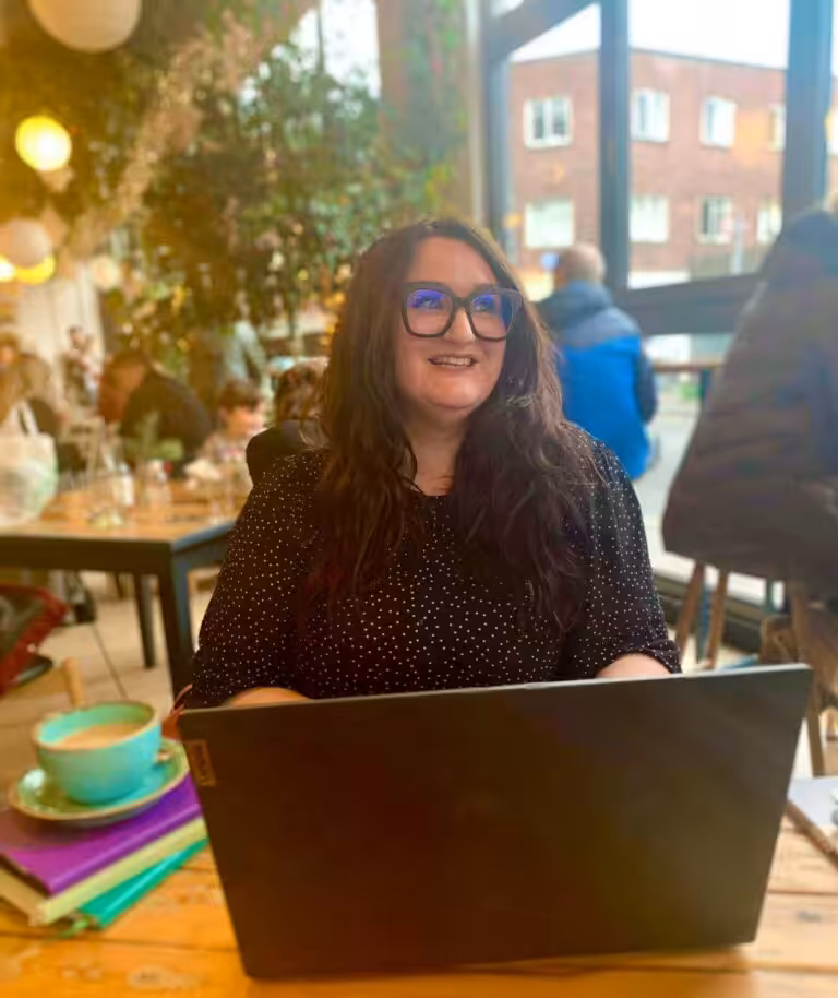 Professional copywriter, Bonnie Harrington