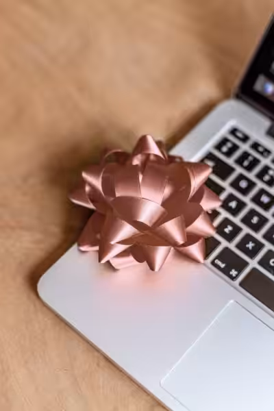 gift-laptop-2208-Studio-Cotton-5772-Edit
