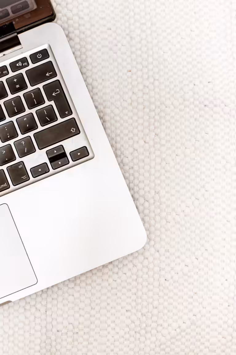 laptop-2208-Studio-Cotton-5785