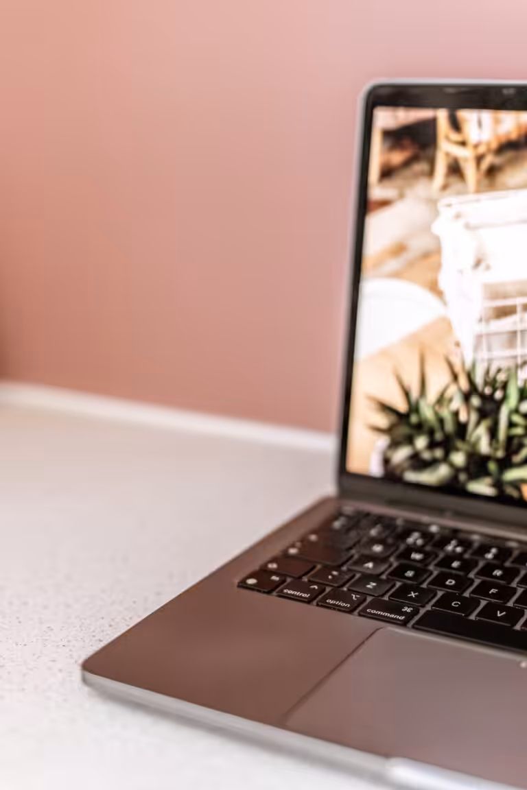 laptop-2208-Studio-Cotton-5809