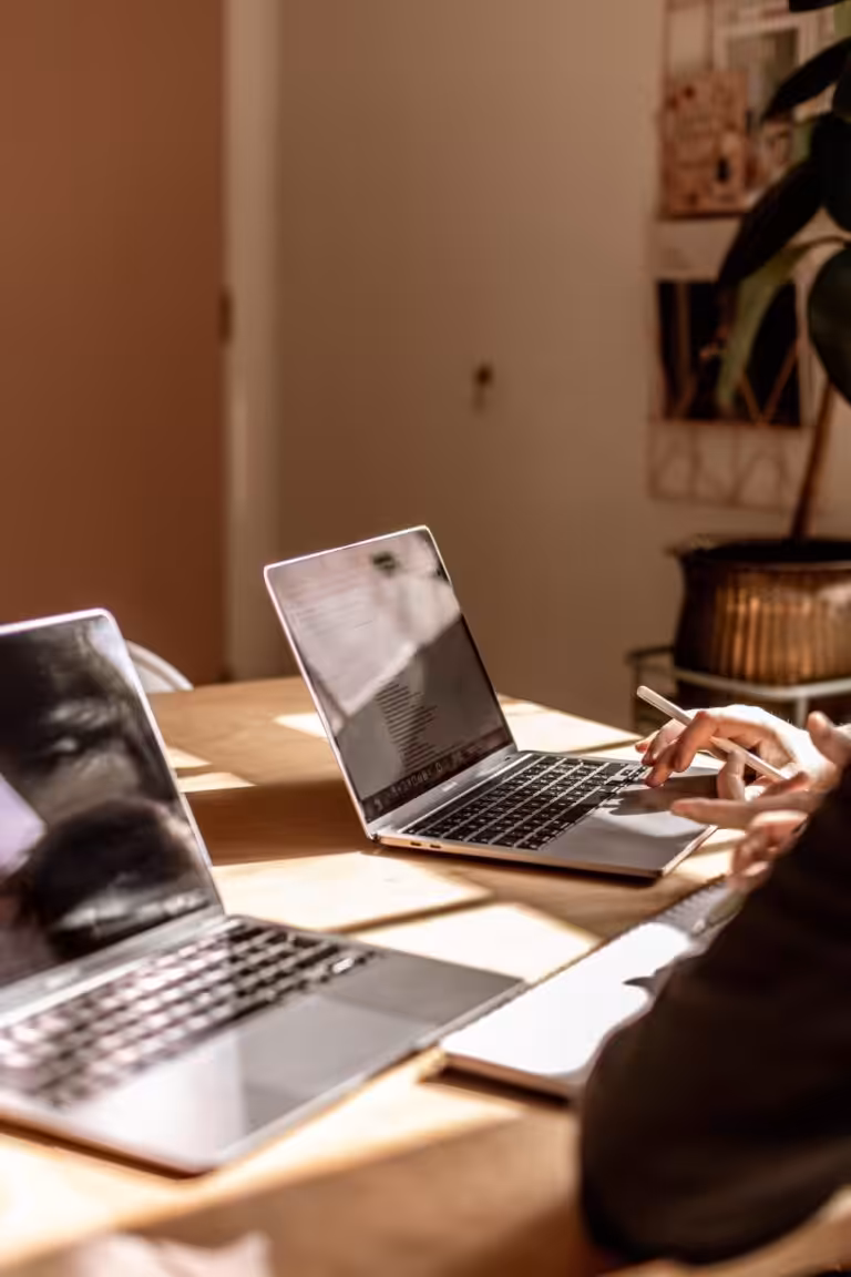 laptop-working-0647-Edit-studio-cotton-0422