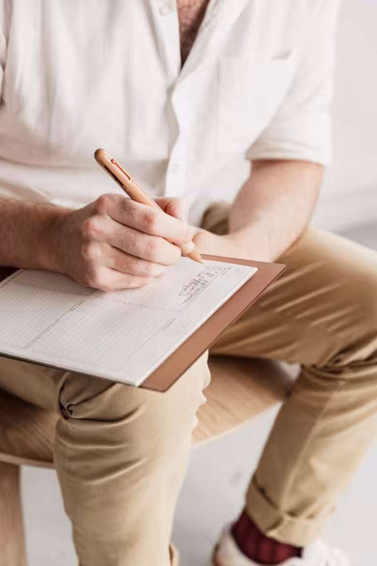 Client manager Cai, writing a to-do list.